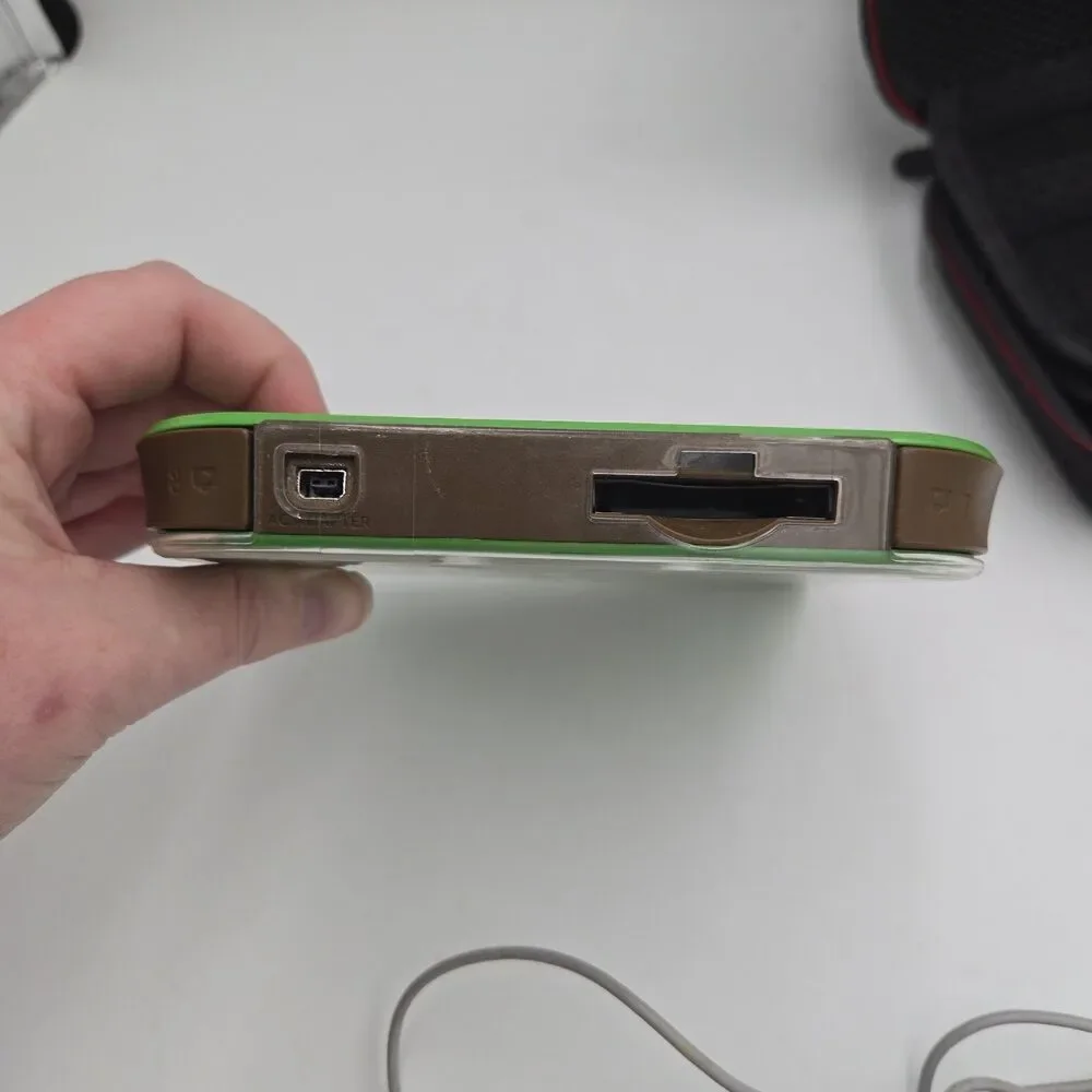 NINTENDO 2DS ZELDA EDITION GREEN PROTECTIVE CASE & TRAVEL CASE Tested No Stylus